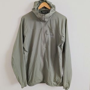 Arc'teryx Squamish Windbreaker Hoodie. Light Gray (M)